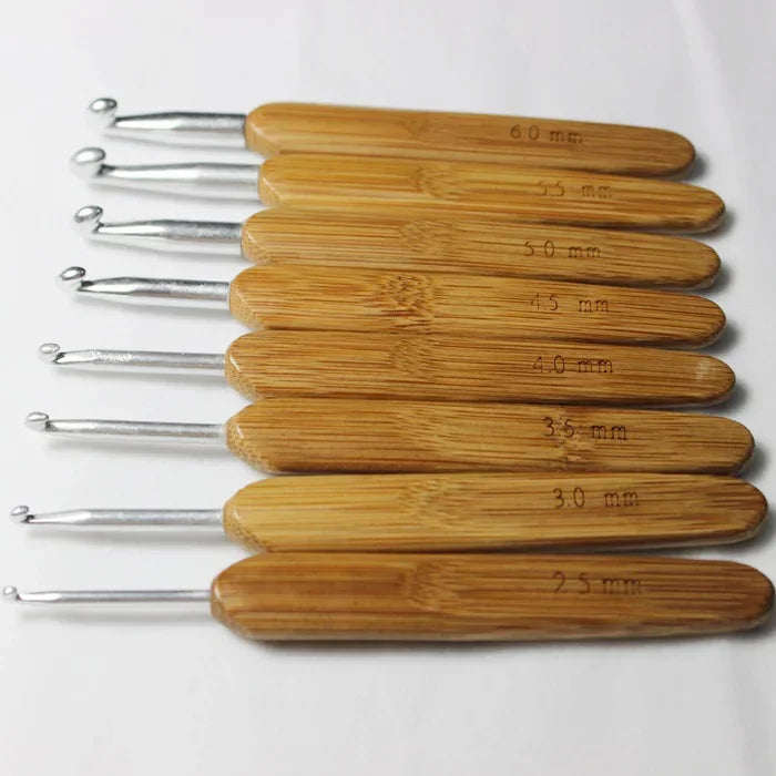 Crochets ergonomiques bambou & aluminium StitchNest™ — 0,5 à 6,0 mm (au choix)